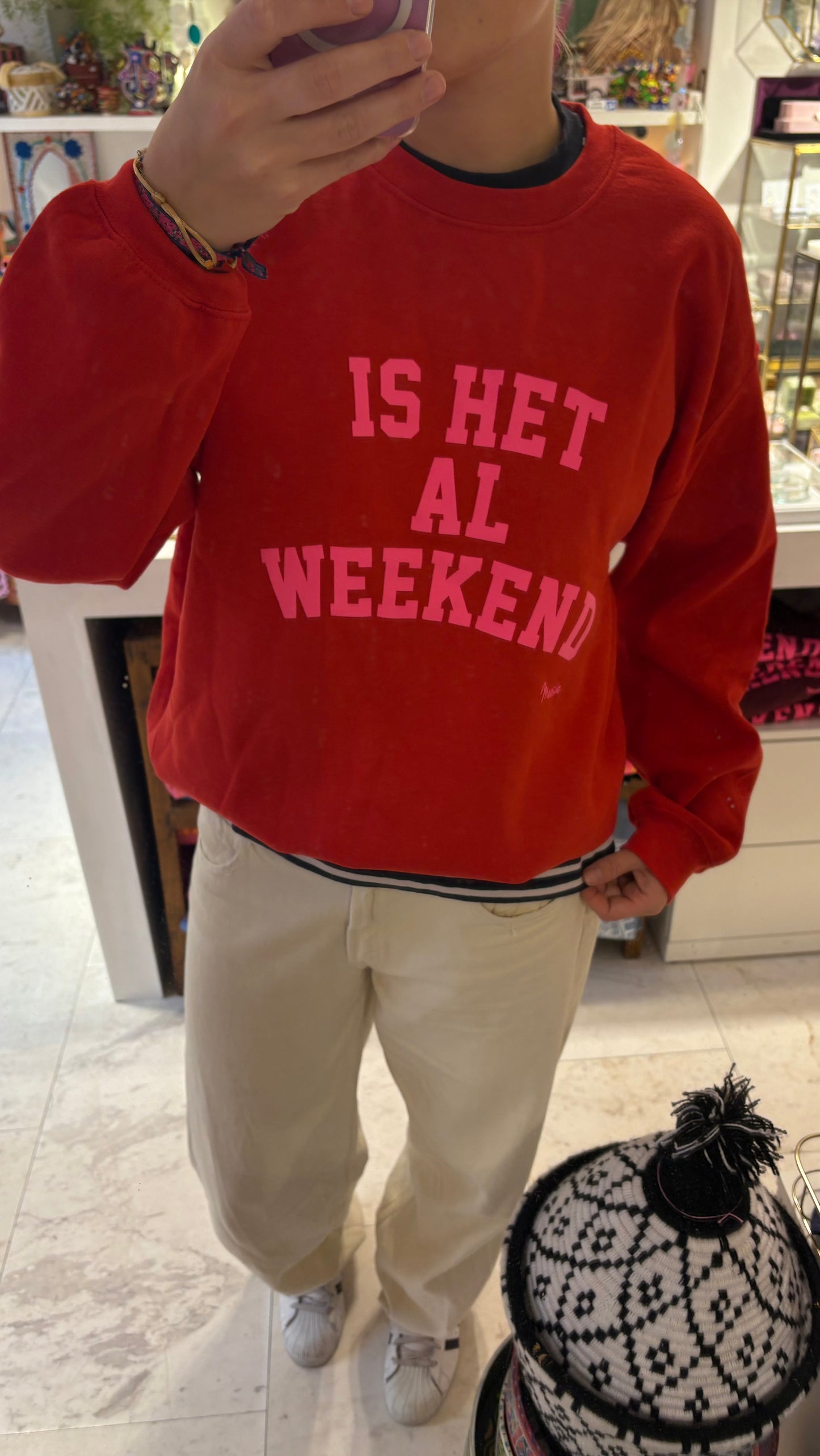 NIEUW Trui: “Is het al weekend” Rood met neon Roze