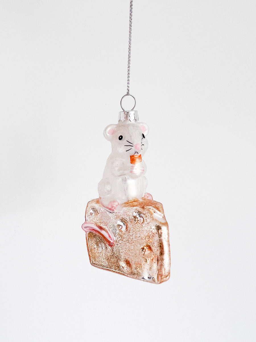 Kerstbal Muisje op een stukje kaas