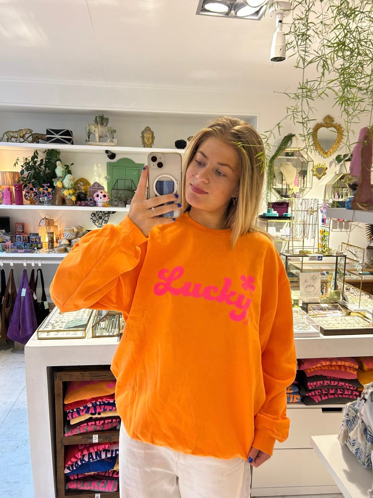 NIEUW Trui: “Lucky” Oranje met Neon Roze