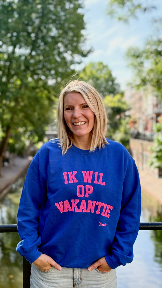 NIEUW Trui: “Ik wil op Vakantie” Blauw met Neon Roze